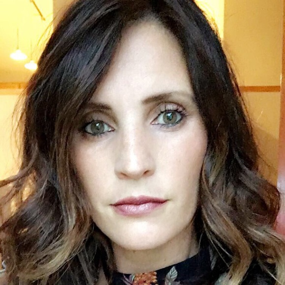 Meet your Posher, Laura - Picture 2 of 3